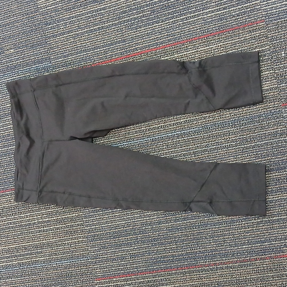 LULULEMON | Leggings with Mesh and Front Pockets And  Zip Back Pockets. Sz8